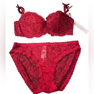 NWT Victoria’s Secret Red Lace Lingerie Bra Panty Set